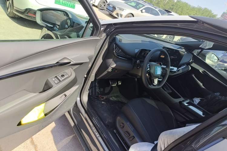 Used Volkswagen ID.UNYX 2025 Pure Model Driver Seat