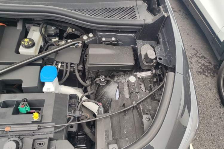 Used Volkswagen ID.UNYX 2025 Pure Model Engine Bay Left