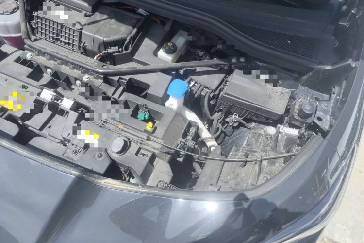 Used Volkswagen ID.UNYX 2025 Pure Model Engine Bay Left