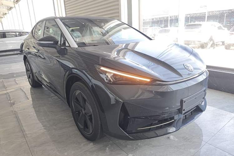 Used Volkswagen ID.UNYX 2025 Pure Model Front Right 45 Deg