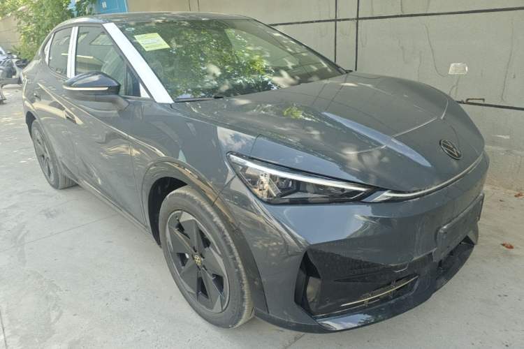 Used Volkswagen ID.UNYX 2025 Pure Model Front Right 45 Deg