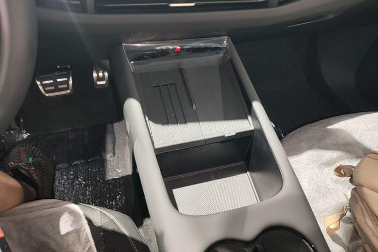 Used Volkswagen ID.UNYX 2025 Pure Model Gear Lever