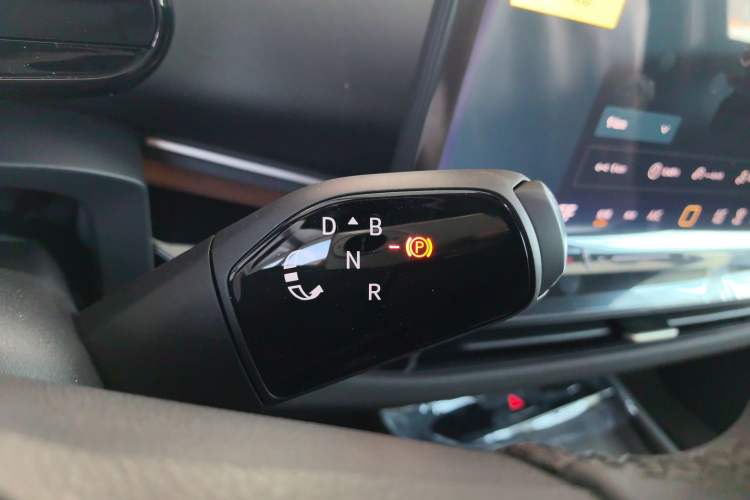 Used Volkswagen ID.UNYX 2025 Pure Model Gear Lever