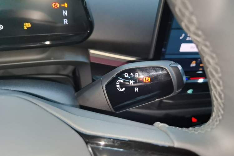 Used Volkswagen ID.UNYX 2025 Ultra Model Gear Lever