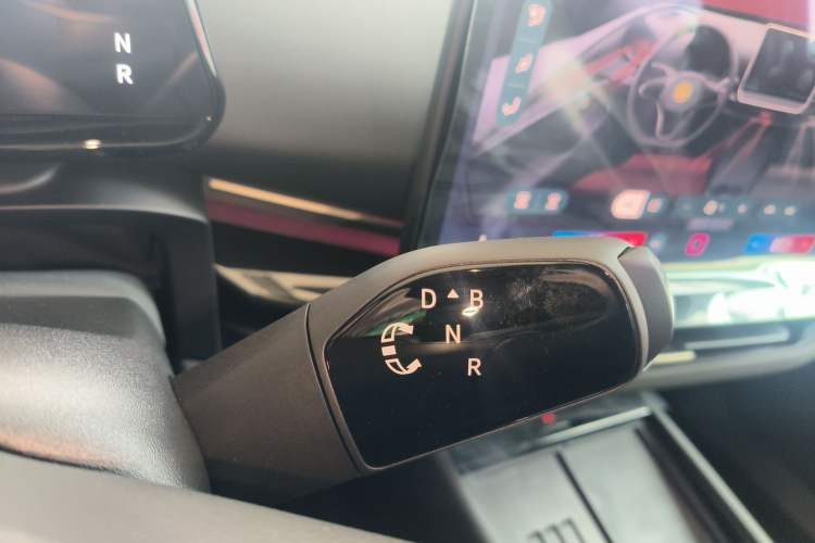 Used Volkswagen ID.UNYX 2025 Pro model Gear Lever