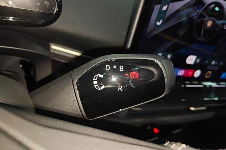 Used Volkswagen ID.UNYX 2025 Pro model Gear Lever
