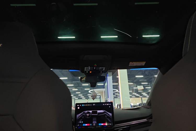 Used Volkswagen ID.UNYX 2025 Pro model Headliner