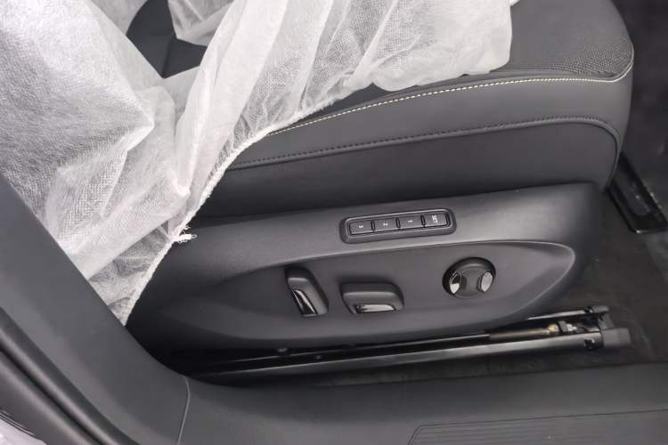 Used Volkswagen ID.UNYX 2025 Pure Model Interior 3