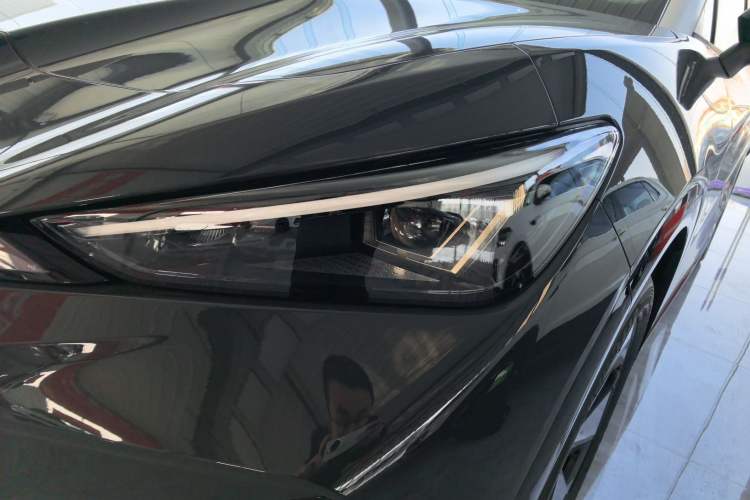 Used Volkswagen ID.UNYX 2025 Pure Model Left Front Headlight