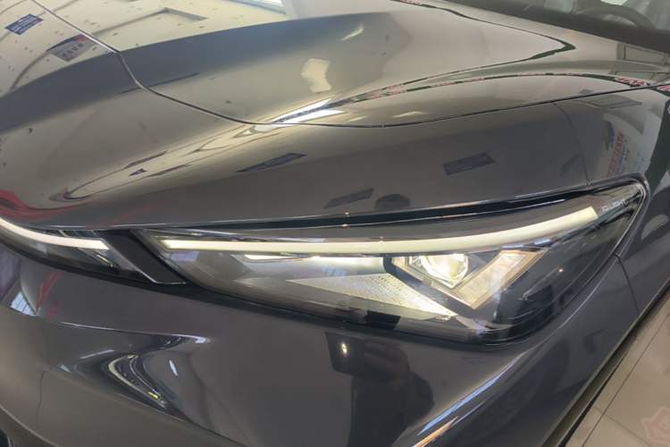 Used Volkswagen ID.UNYX 2025 Pure Model Left Front Headlight