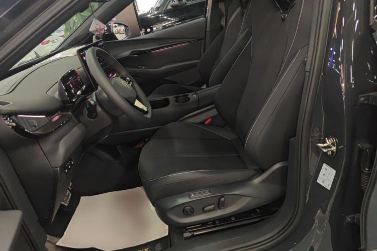 Used Volkswagen ID.UNYX 2025 Pro model Left Front Seat