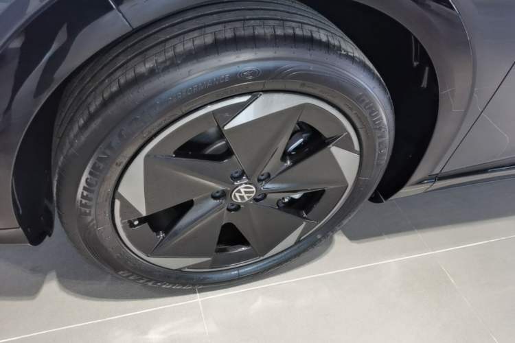 Used Volkswagen ID.UNYX 2025 Pure Model Left Front Wheel Hub