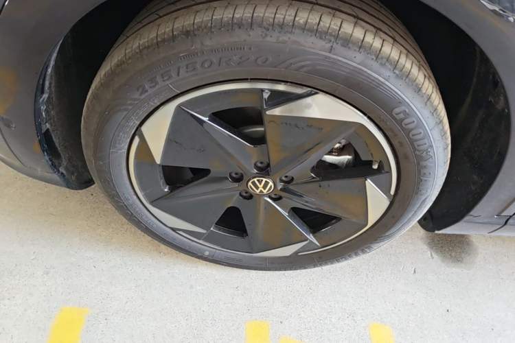 Used Volkswagen ID.UNYX 2025 Pure Model Left Front Wheel Hub