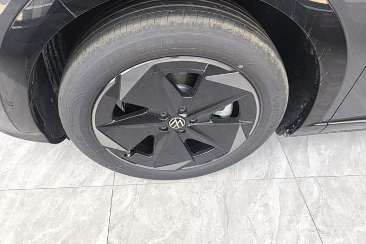 Used Volkswagen ID.UNYX 2025 Pure Model Left Front Wheel Hub