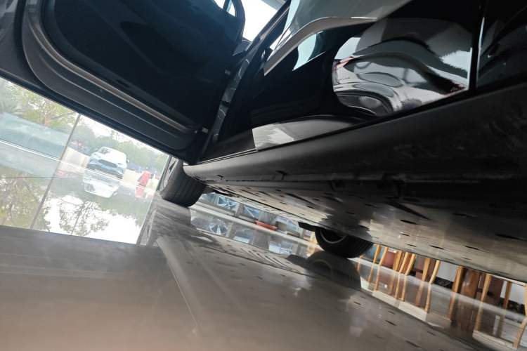 Used Volkswagen ID.UNYX 2025 Pure Model Left Side Sill