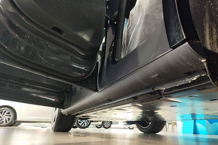 Used Volkswagen ID.UNYX 2025 Pure Model Left Side Sill