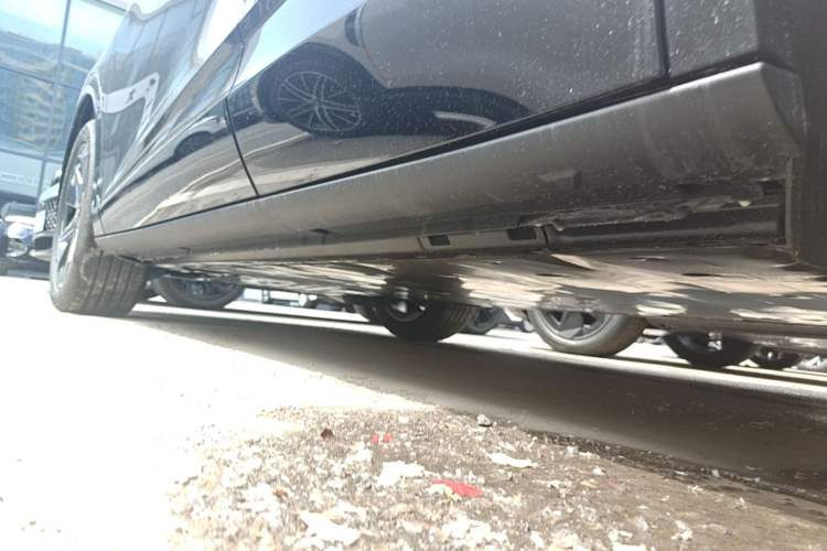 Used Volkswagen ID.UNYX 2025 Pure Model Left Side Sill