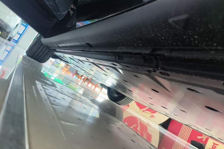 Used Volkswagen ID.UNYX 2025 Pro model Left Side Sill