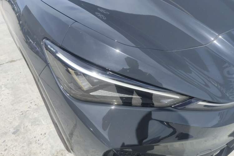 Used Volkswagen ID.UNYX 2025 Pure Model Right Front Headlight