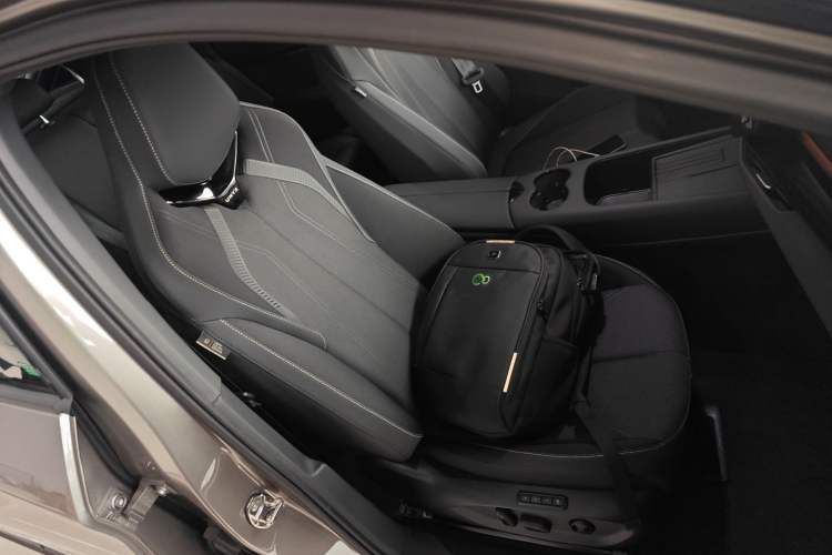 Used Volkswagen ID.UNYX 2025 Pure Model Right Front Seat