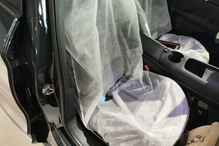 Used Volkswagen ID.UNYX 2025 Pure Model Right Front Seat