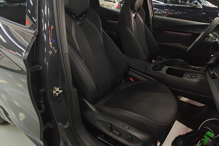Used Volkswagen ID.UNYX 2025 Pro model Right Front Seat