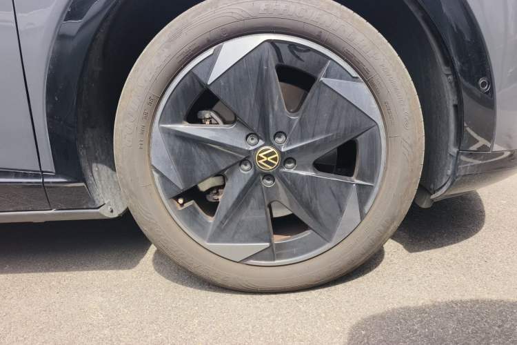 Used Volkswagen ID.UNYX 2025 Ultra Model Right Front Wheel Hub