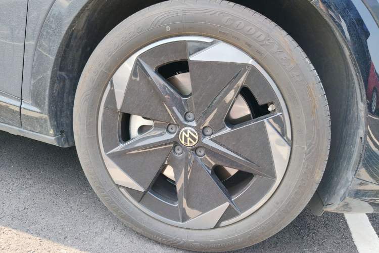 Used Volkswagen ID.UNYX 2025 Pure Model Right Front Wheel Hub
