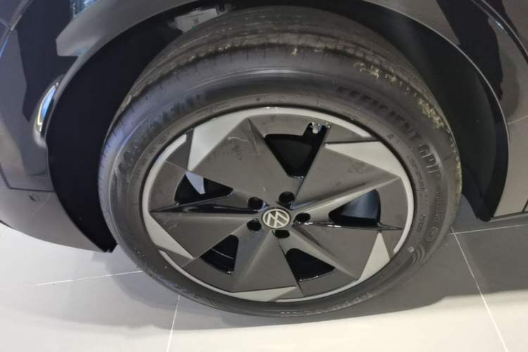 Used Volkswagen ID.UNYX 2025 Pure Model Right Rear Wheel Hub