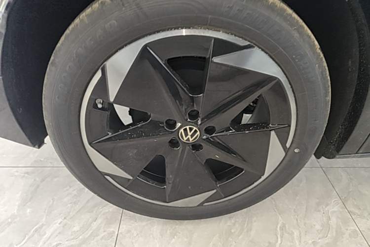 Used Volkswagen ID.UNYX 2025 Pure Model Right Rear Wheel Hub
