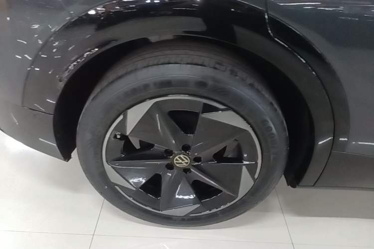 Used Volkswagen ID.UNYX 2025 Pure Model Right Rear Wheel Hub