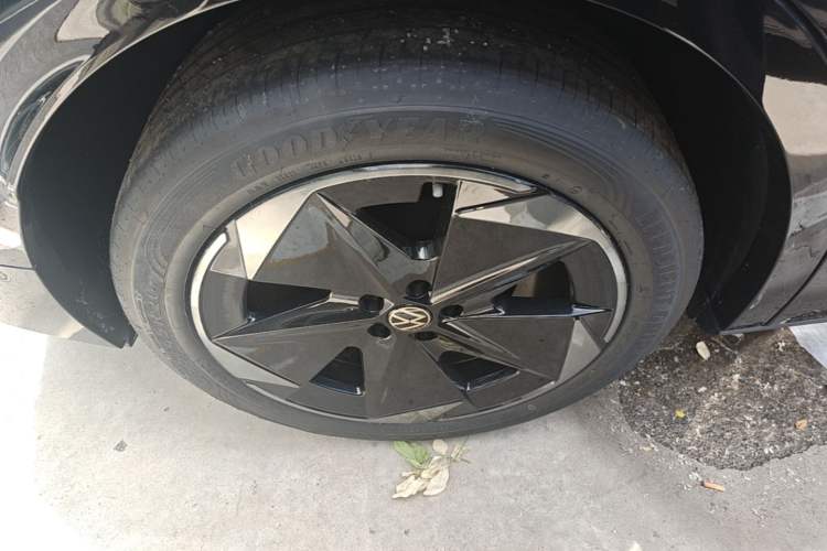 Used Volkswagen ID.UNYX 2025 Pure Model Right Rear Wheel Hub