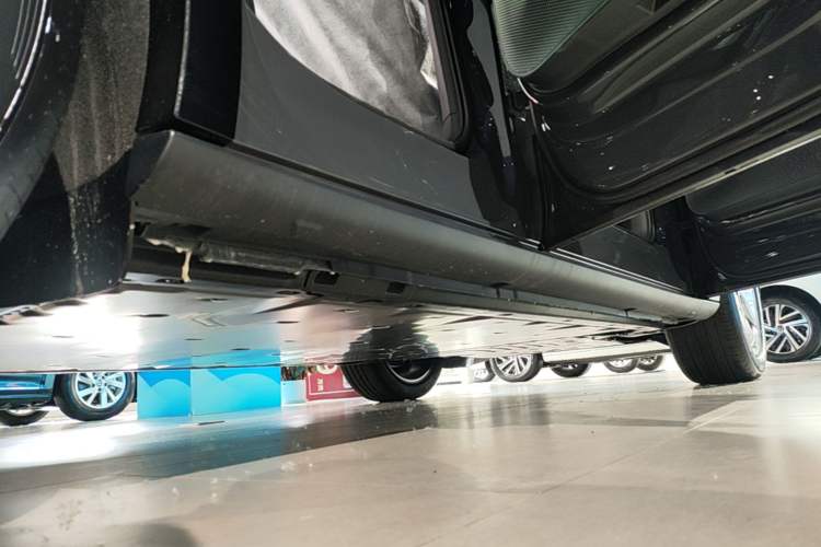 Used Volkswagen ID.UNYX 2025 Pure Model Right Side Sill