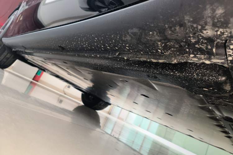 Used Volkswagen ID.UNYX 2025 Pure Model Right Side Sill