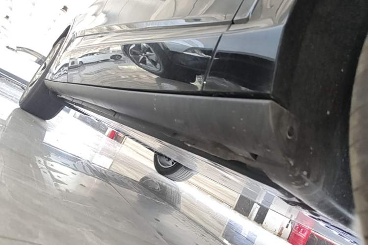 Used Volkswagen ID.UNYX 2025 Pure Model Right Side Sill