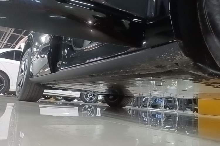 Used Volkswagen ID.UNYX 2025 Pure Model Right Side Sill