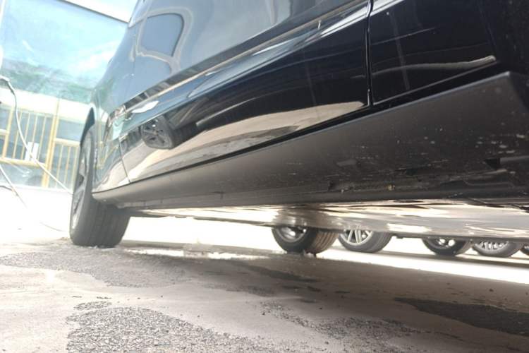 Used Volkswagen ID.UNYX 2025 Pure Model Right Side Sill