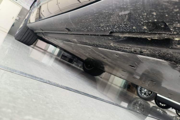 Used Volkswagen ID.UNYX 2025 Pro model Right Side Sill