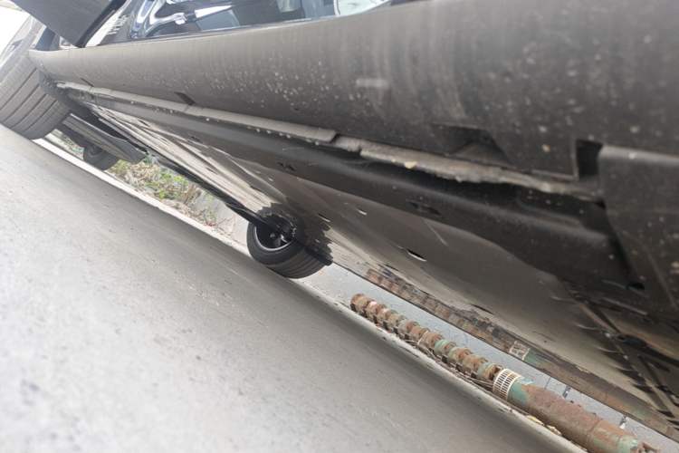 Used Volkswagen ID.UNYX 2025 Pure Model Right Side Sill