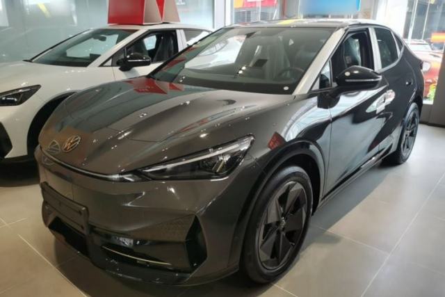 Ojetý Volkswagen ID.UNYX 2025 Pure Model
