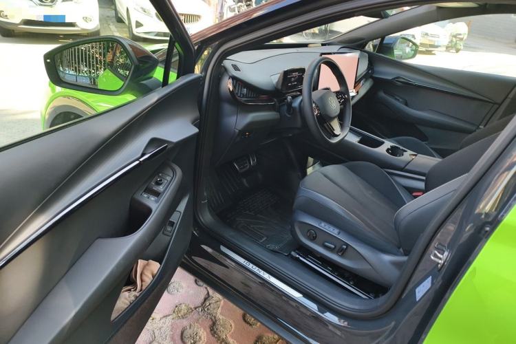 Used Volkswagen ID.UNYX 2025 Pure Model Driver Seat