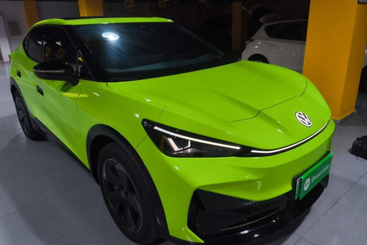 Used Volkswagen ID.UNYX 2025 Pure Model Front Right 45 Deg