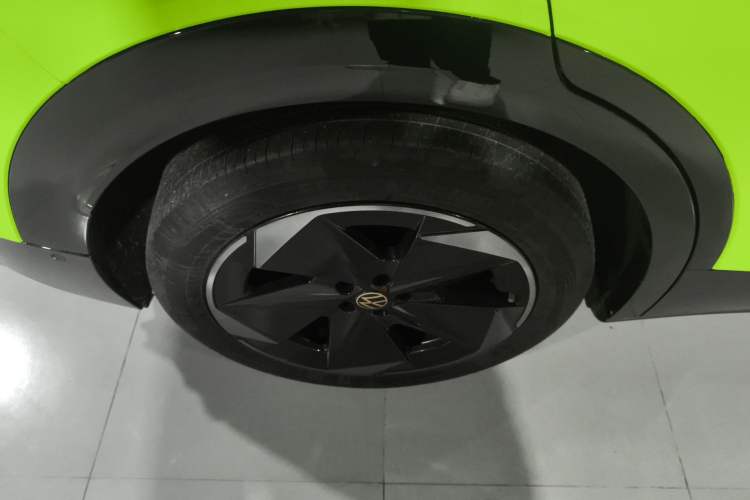 Used Volkswagen ID.UNYX 2025 Pure Model Right Rear Wheel Hub