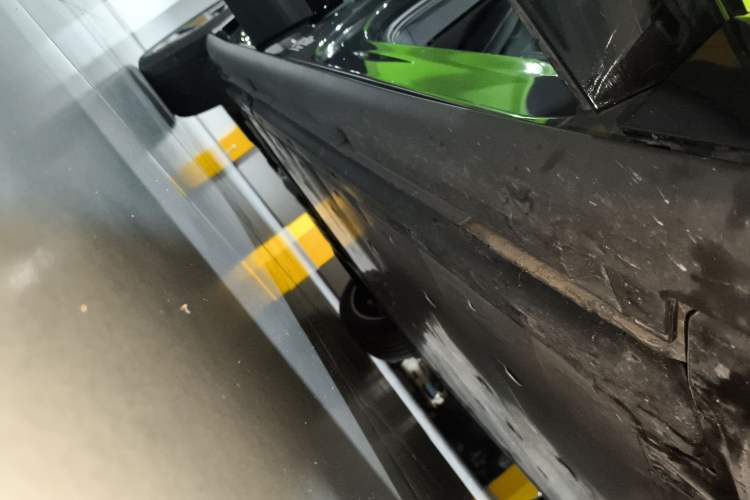 Used Volkswagen ID.UNYX 2025 Pure Model Right Side Sill