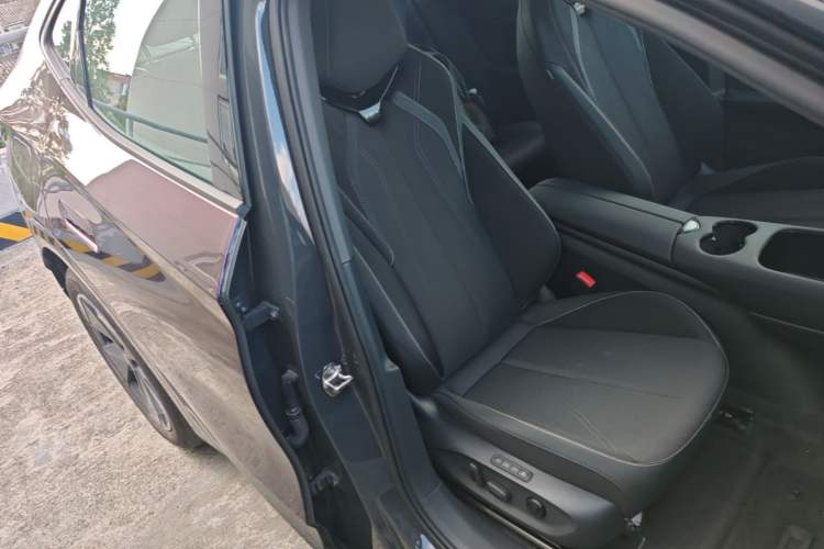 Used Volkswagen ID.UNYX 2025 Pure Model Right Front Seat