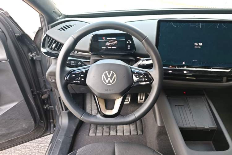 Used Volkswagen ID.UNYX 2025 Pure Model Steering Wheel