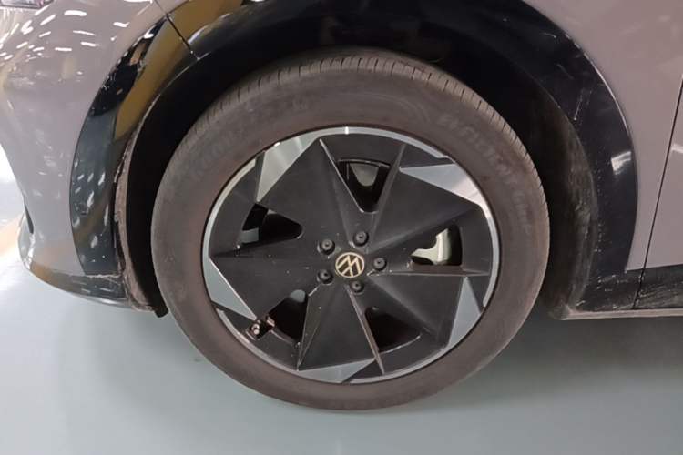Used Volkswagen ID.UNYX 2025 Pure Model Left Front Wheel Hub
