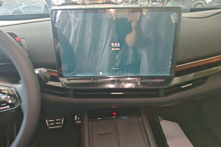 Used Volkswagen ID.UNYX 2025 Pure Model Audio And AC Panel