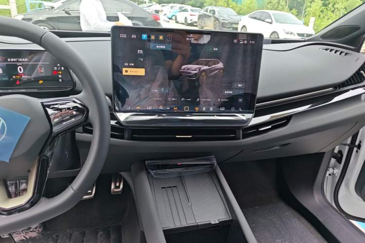 Used Volkswagen ID.UNYX 2025 Pure Model Audio And AC Panel