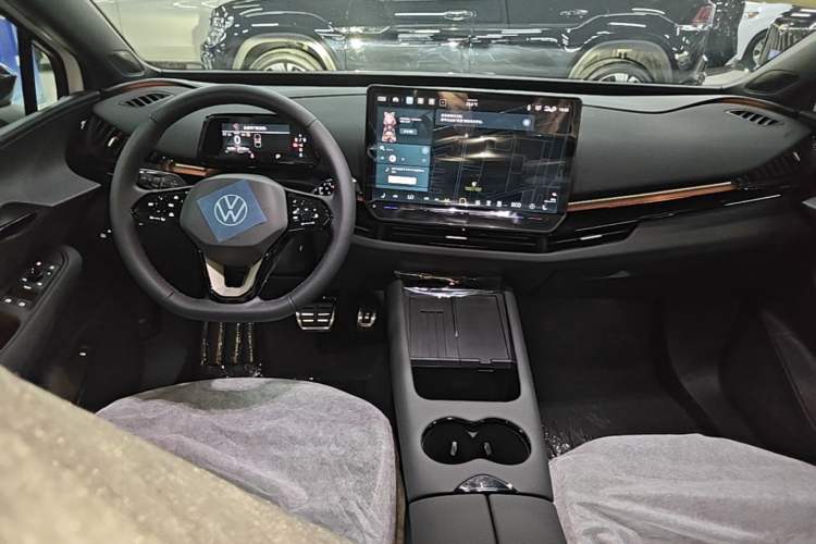 Used Volkswagen ID.UNYX 2025 Pure Model Center Console